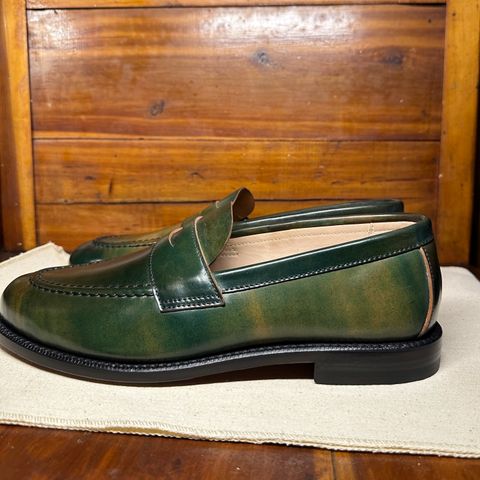 Grant Stone Traveler Penny in Horween Marbled Black Shell Cordovan