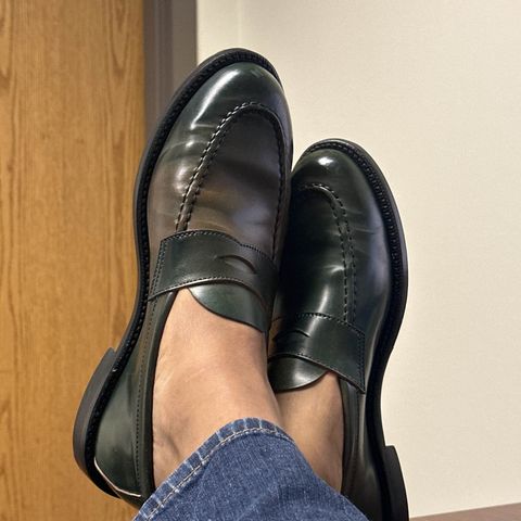 Grant Stone Traveler Penny in Horween Marbled Black Shell Cordovan