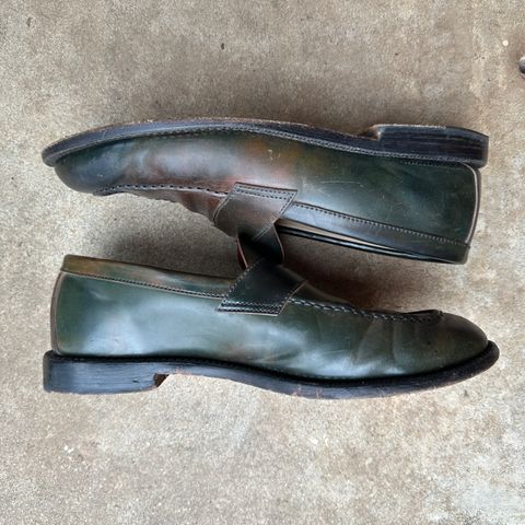 Grant Stone Traveler Penny in Horween Marbled Black Shell Cordovan
