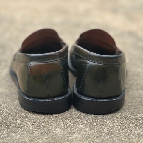 Grant Stone Traveler Penny in Horween Marbled Black Shell Cordovan