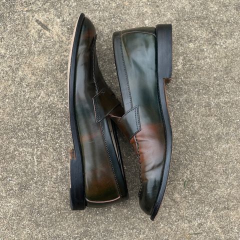 Grant Stone Traveler Penny in Horween Marbled Black Shell Cordovan