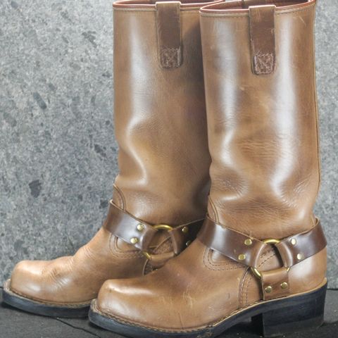 View photo of Wesco Harness in Horween Natural Chromexcel