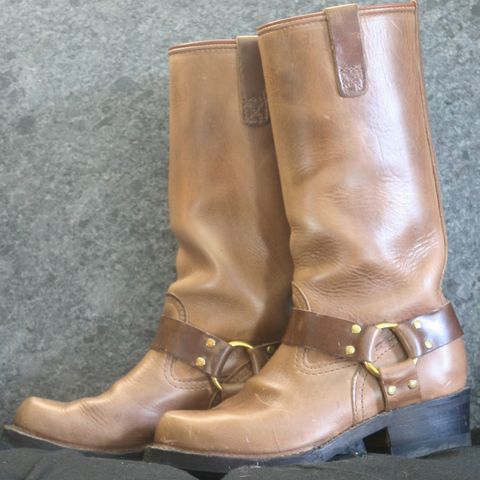 View photo of Wesco Harness in Horween Natural Chromexcel