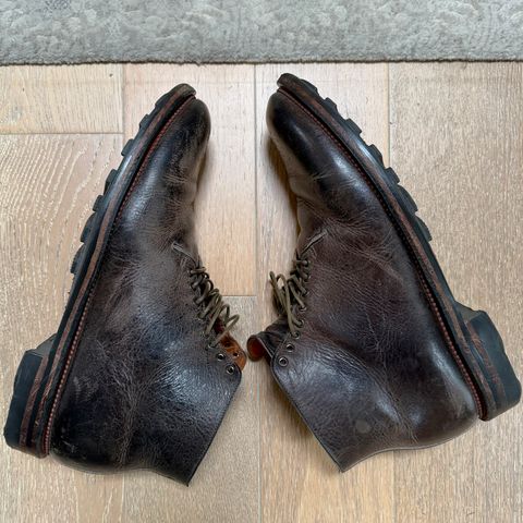 Viberg Wholecut Derby Boot in C.F. Stead Stone Waxed Kudu