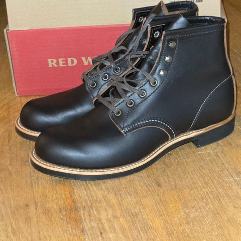 Red Wing Blacksmith in S.B. Foot Black Prairie
