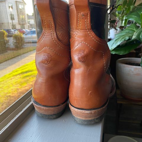 Sunhouse Goods Model 0 in Maryam Natural TPR Horsebutt
