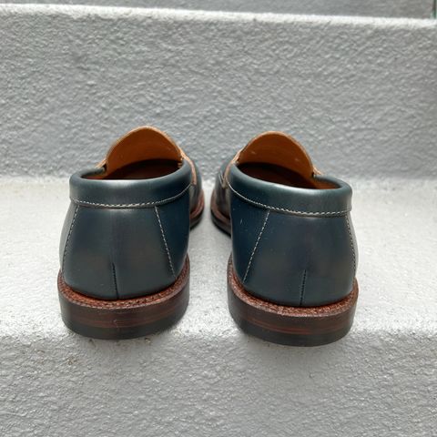Grant Stone Traveler Penny in Horween Navy Chromexcel