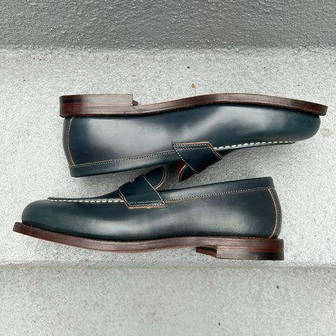 Grant Stone Traveler Penny in Horween Navy Chromexcel