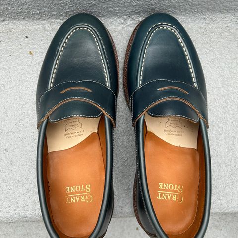 Grant Stone Traveler Penny in Horween Navy Chromexcel