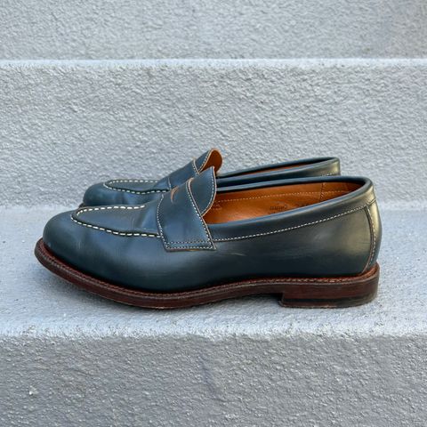 Grant Stone Traveler Penny in Horween Navy Chromexcel