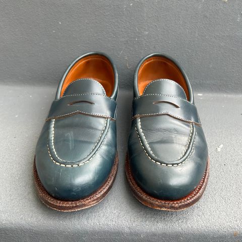 Grant Stone Traveler Penny in Horween Navy Chromexcel