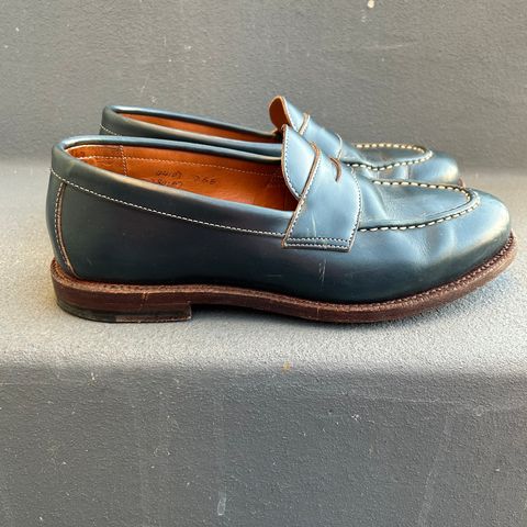Grant Stone Traveler Penny in Horween Navy Chromexcel