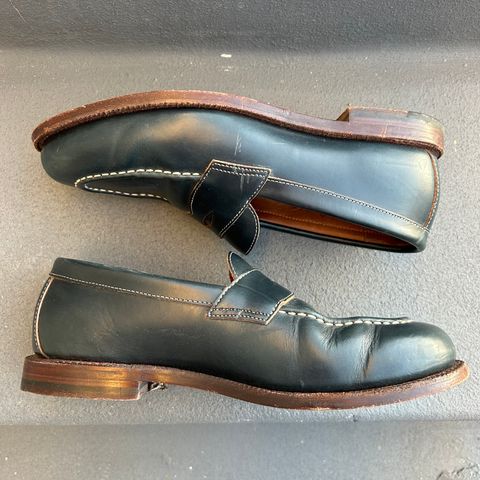 Grant Stone Traveler Penny in Horween Navy Chromexcel