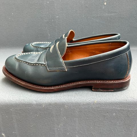 Grant Stone Traveler Penny in Horween Navy Chromexcel