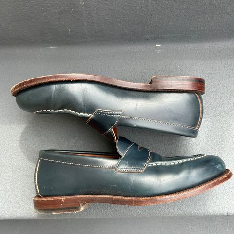 Grant Stone Traveler Penny in Horween Navy Chromexcel