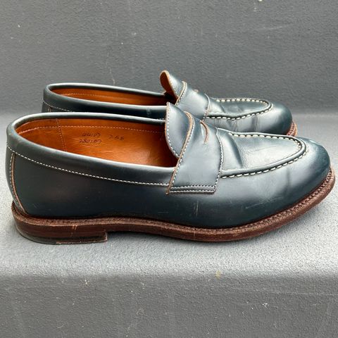 Grant Stone Traveler Penny in Horween Navy Chromexcel