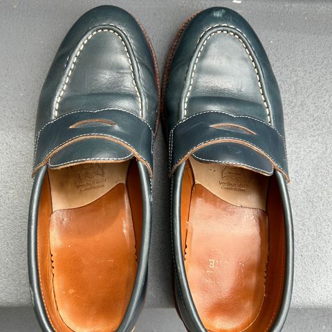 Grant Stone Traveler Penny in Horween Navy Chromexcel