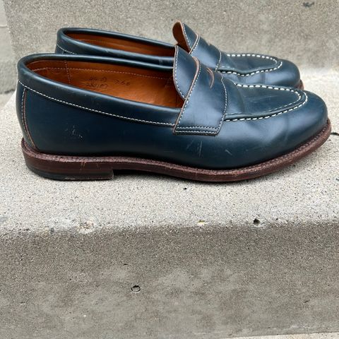 Grant Stone Traveler Penny in Horween Navy Chromexcel