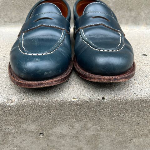 Grant Stone Traveler Penny in Horween Navy Chromexcel