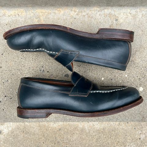 Grant Stone Traveler Penny in Horween Navy Chromexcel
