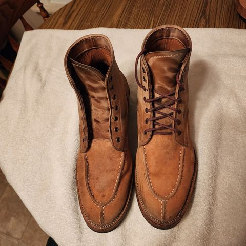 Renav Unlisted Model in Unlisted Leather