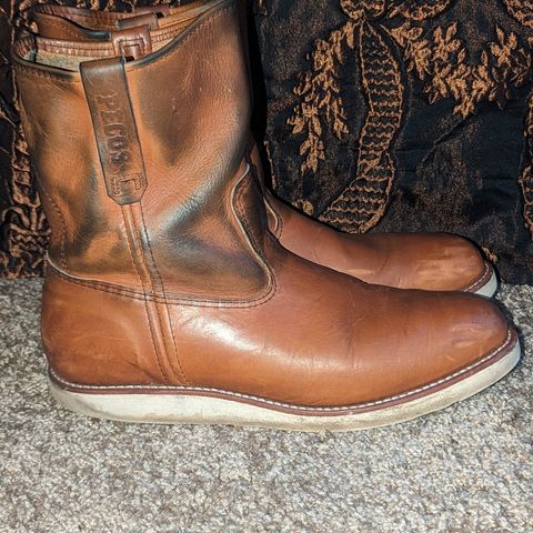 View photo of Red Wing Pecos in Unknown Leather