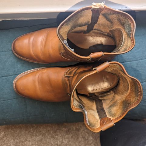 View photo of Red Wing Pecos in Unknown Leather