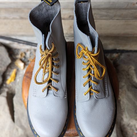 Dr. Martens 1460 Pascal Made In England in Zinc Grey Virginia