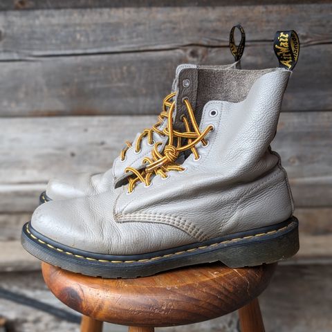 Dr. Martens 1460 Pascal Made In England in Zinc Grey Virginia