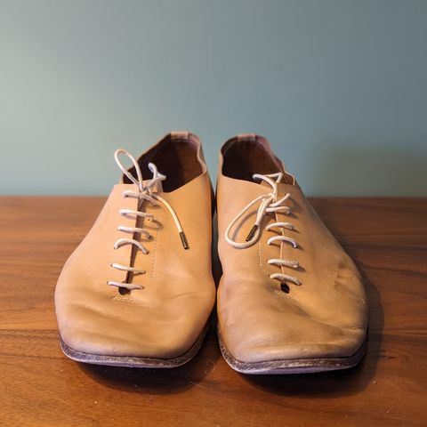 Hender Scheme Unlisted Model in Natural Veg-Tanned Cowhide