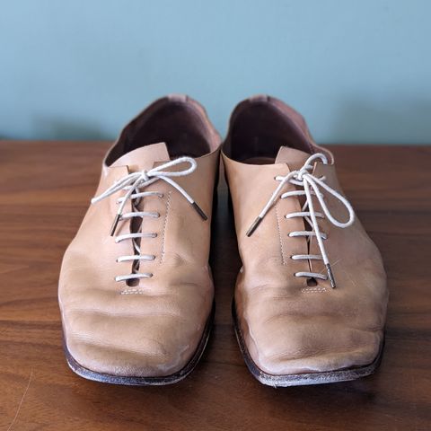 Hender Scheme Unlisted Model in Natural Veg-Tanned Cowhide