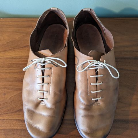 Hender Scheme Unlisted Model in Natural Veg-Tanned Cowhide