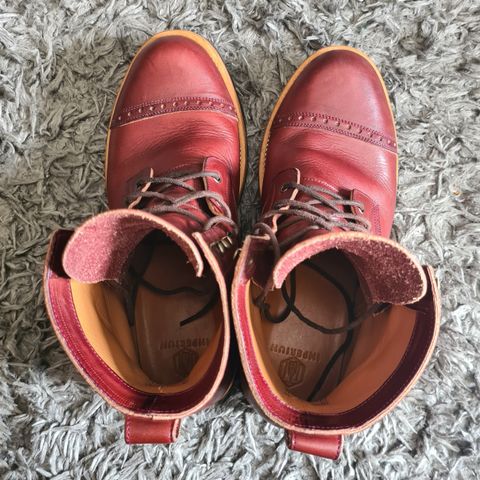 Imperium Hawke in Wickett & Craig Burgundy Traditional Harness