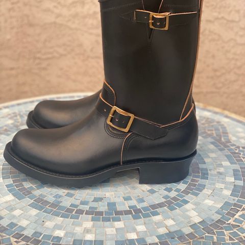 Zerrows Type One in Horween Black Latigo