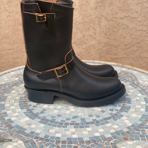 Zerrows Type One in Horween Black Latigo
