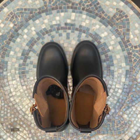 Zerrows Type One in Horween Black Latigo