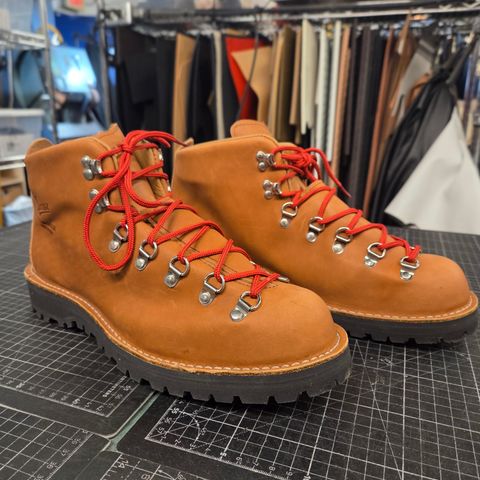 Danner Mountain Light in Cascade Clovis Full Grain