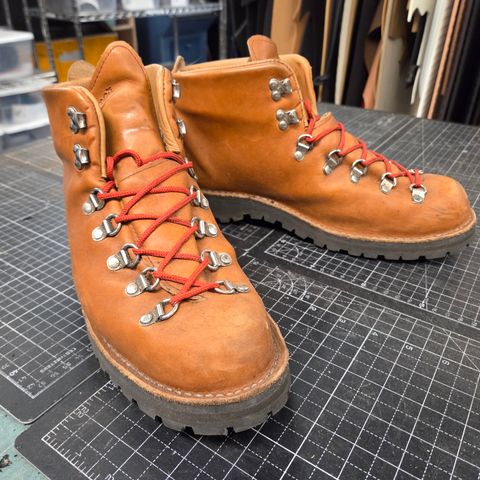 Danner Mountain Light in Cascade Clovis Full Grain