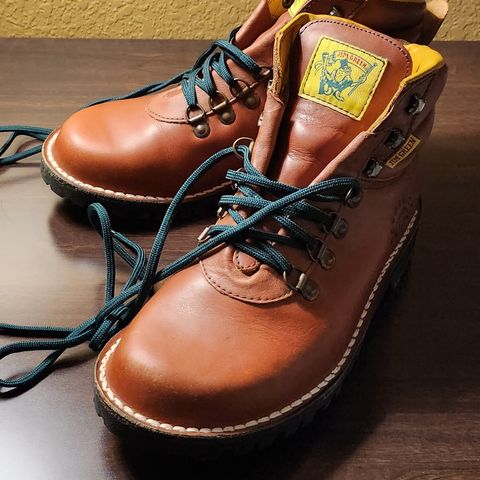 Jim Green Razorback in Tan Full Grain