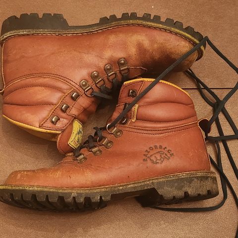 Jim Green Razorback in Tan Full Grain
