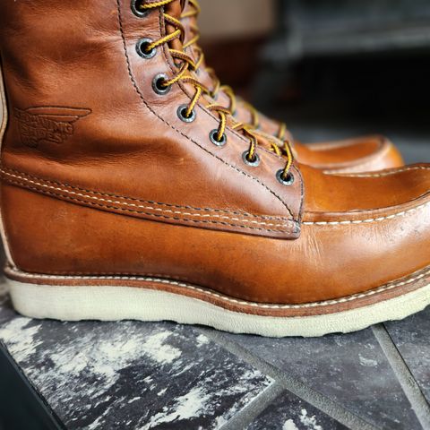 Red Wing 8-Inch Classic Moc in S.B. Foot Oro-Iginal