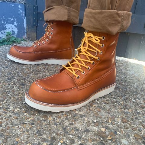 Red Wing 8-Inch Classic Moc in S.B. Foot Oro Legacy