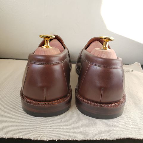 Grant Stone Traveler Penny in Horween Crimson Chromexcel