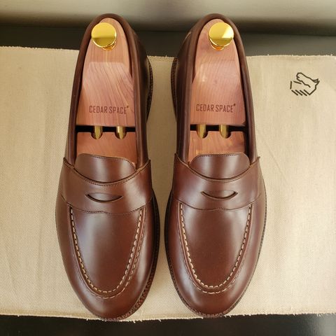 Grant Stone Traveler Penny in Horween Crimson Chromexcel