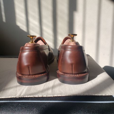 Grant Stone Traveler Penny in Horween Crimson Chromexcel