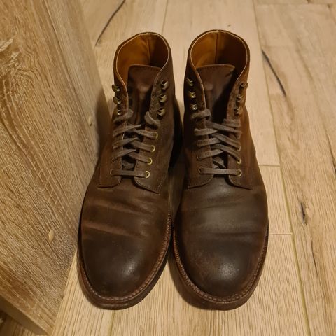 Grant Stone Edward Boot in C.F. Stead Tobacco Waxy Commander Suede