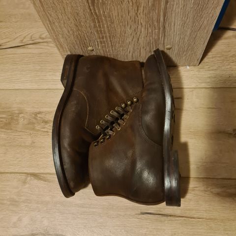 Grant Stone Edward Boot in C.F. Stead Tobacco Waxy Commander Suede