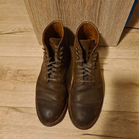 Grant Stone Edward Boot in C.F. Stead Tobacco Waxy Commander Suede