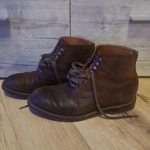 Grant Stone Edward Boot in C.F. Stead Tobacco Waxy Commander Suede