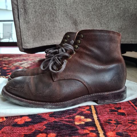 Grant Stone Edward Boot in C.F. Stead Tobacco Waxy Commander Suede
